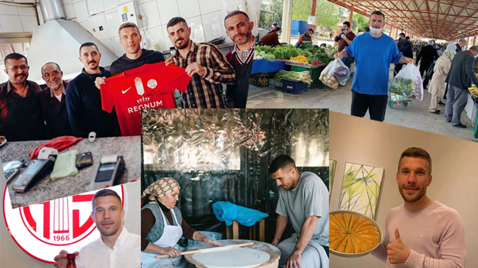 Müslüm Gürses dinliyor, oklavayla yufka açıyor