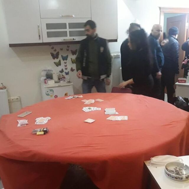 Derneği kumarhaneye çevirdiler