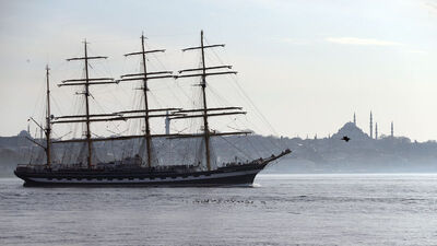 94 yıllık tarih Boğaz'dan geçti!
