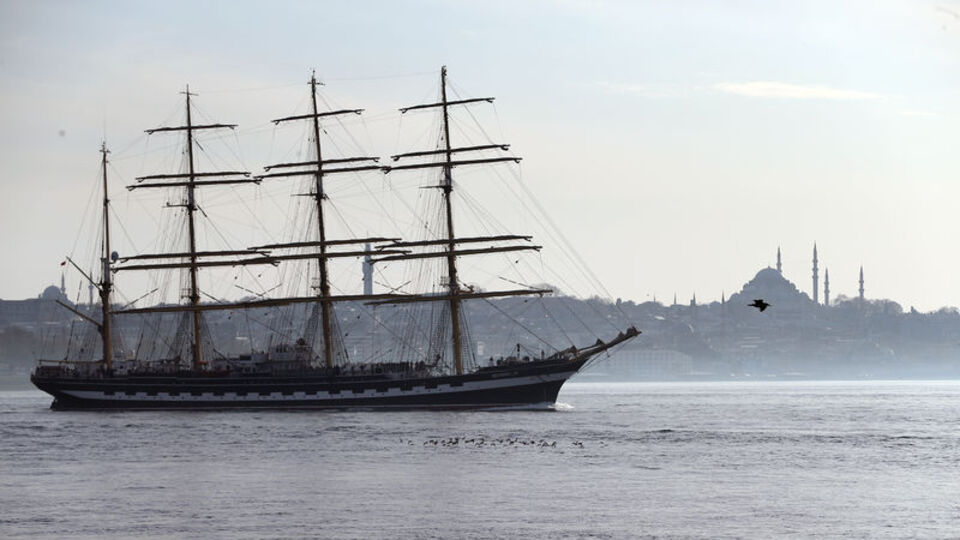 94 yıllık tarih Boğaz'dan geçti!