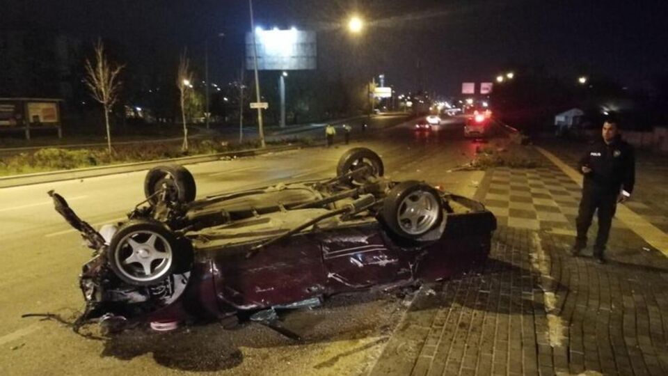 Kontrolden çıkan araç ters döndü: 2 ağır yaralı
