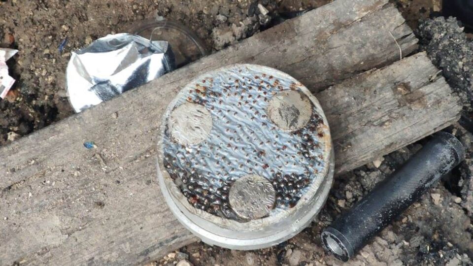 Teröristler bisküvi kutusuna bomba yerleştirmiş