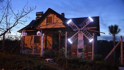 Evde kaldı 'mucit' oldu!