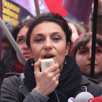 "Tahliyeler kadınlara haber verilmeli"