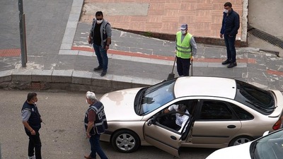 Trafik ışıklarında kavga eden sürücülere ceza