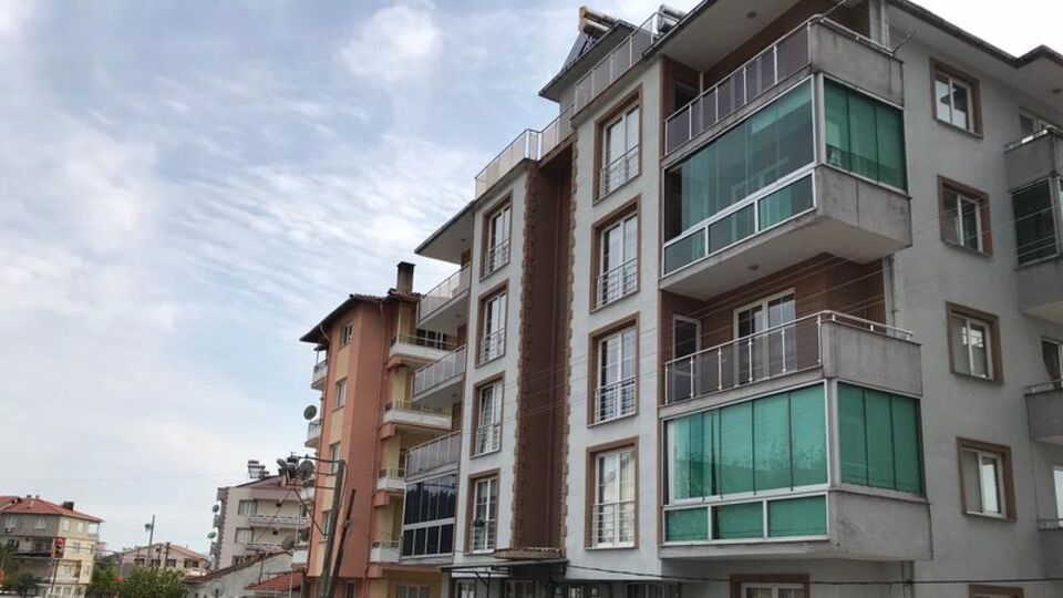 Manisa'da bir apartman karantinaya alındı
