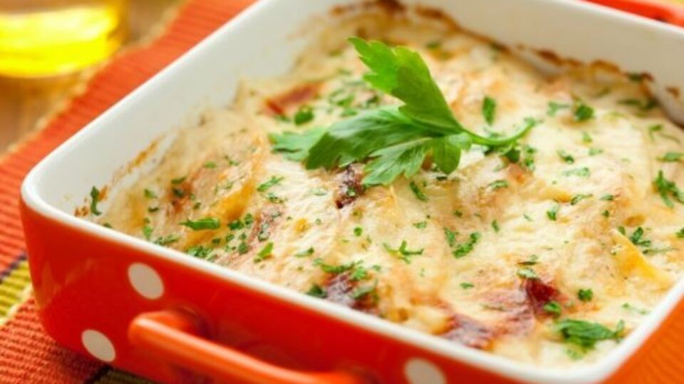 Fırında Sucuklu ve Kaşarlı Patates