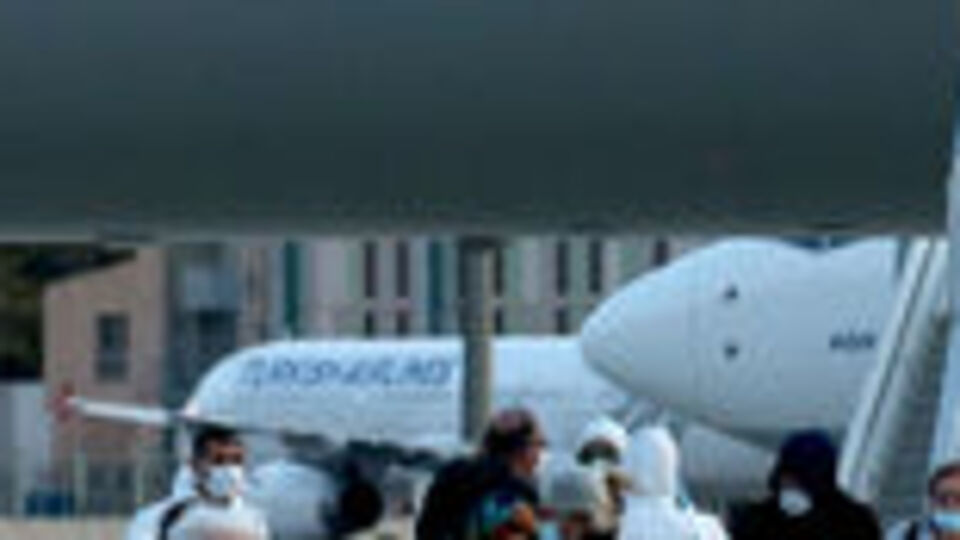 Yurt dışındaki Türklerin tahliyesi sürüyor