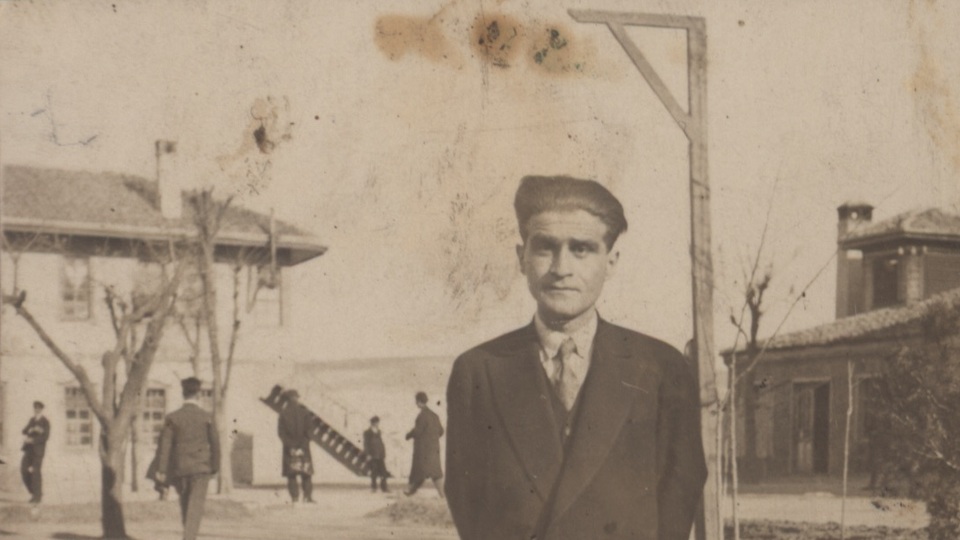 Beyatlı'nın yanı başına defnedildi