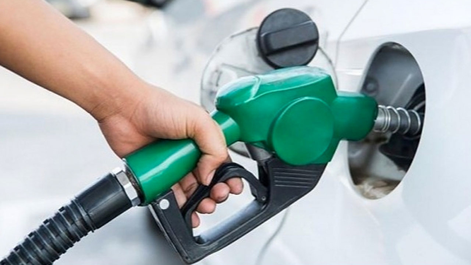 Benzin ve motorin 5 TL'nin altına düşecek