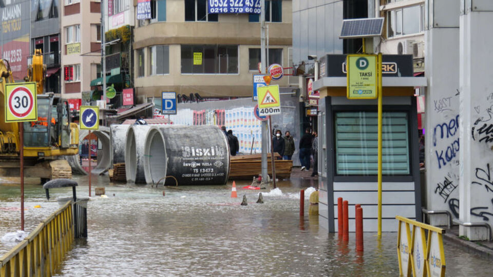 Kadıköy göle döndü! 12 mahallede kesinti