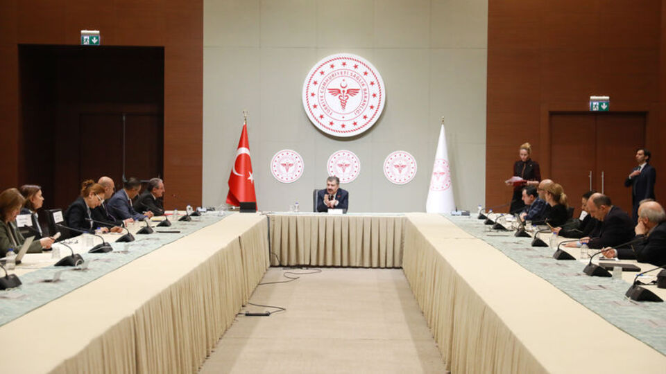 Bakan Koca: Can kaybı 2 bin 376'ya yükseldi