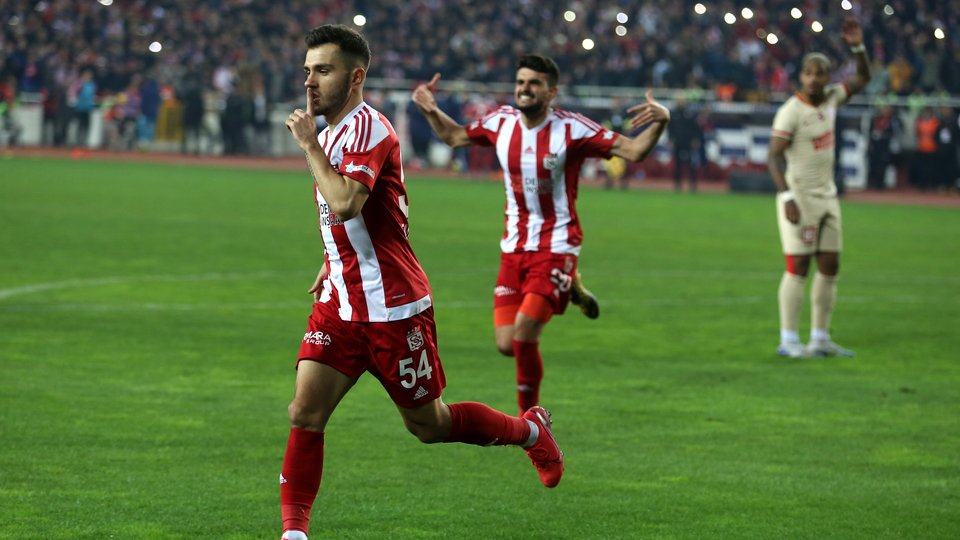 "Galatasaray içimde ukdedir"