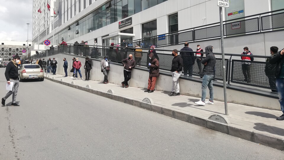 Kısıtlamaya saatler kala 'seyahat izni' yoğunluğu!