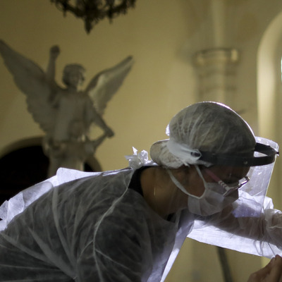 İngiltere'de potansiyel Kovid-19 aşısı insanlar üzerinde denenecek