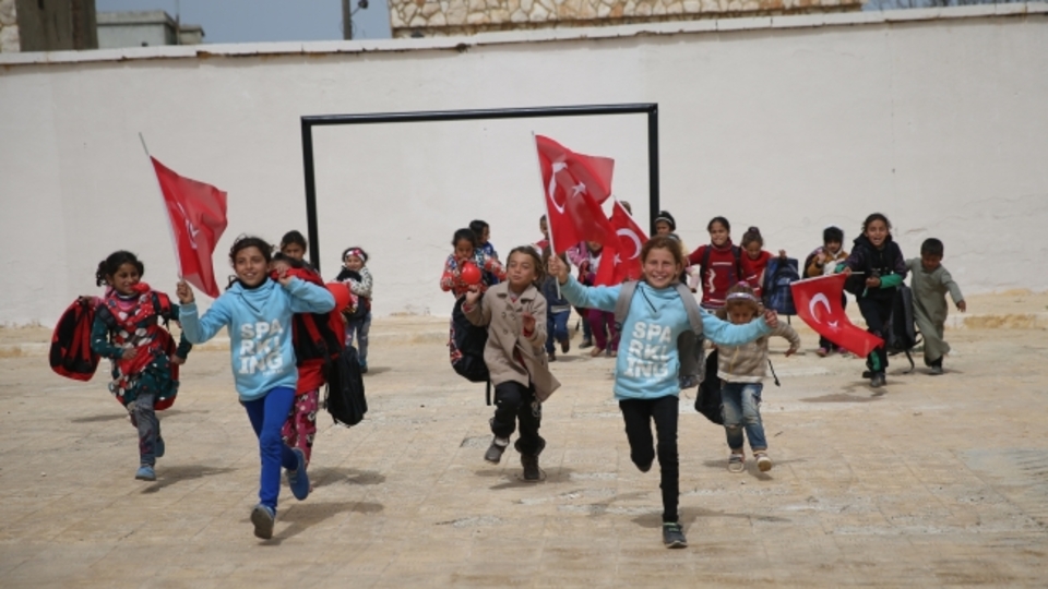 Türk polisi, Afrinli çocuklarla 23 Nisan'ı kutladı