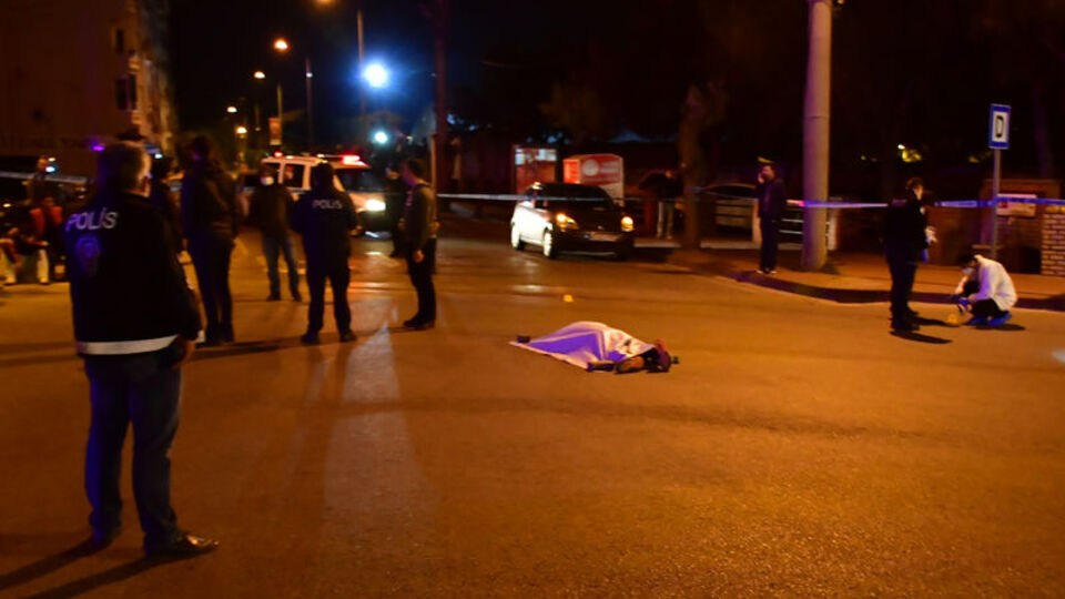 Cadde ortasında kan donduran cinayet