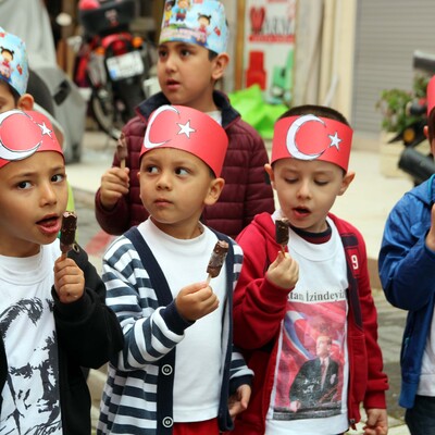 Emekliler torunlarından özür diledi