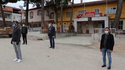 Köy hoparlöründen yürekleri ısıtan dinleti!