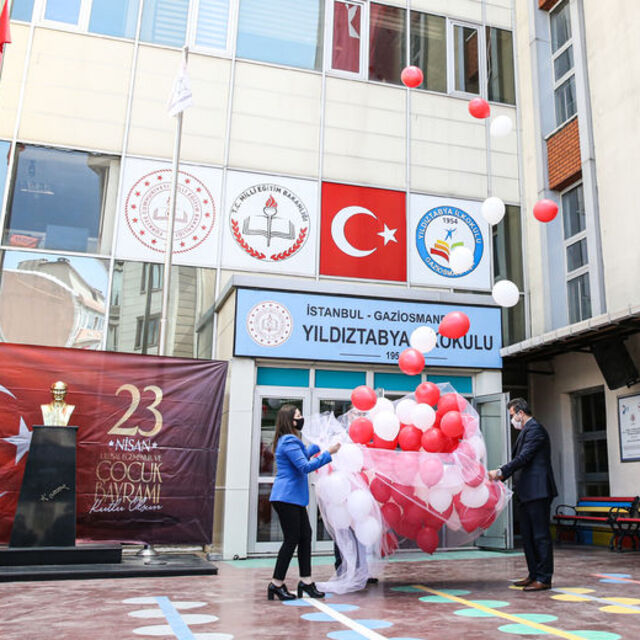 İstanbul'daki 100 okulda balonlu kutlama