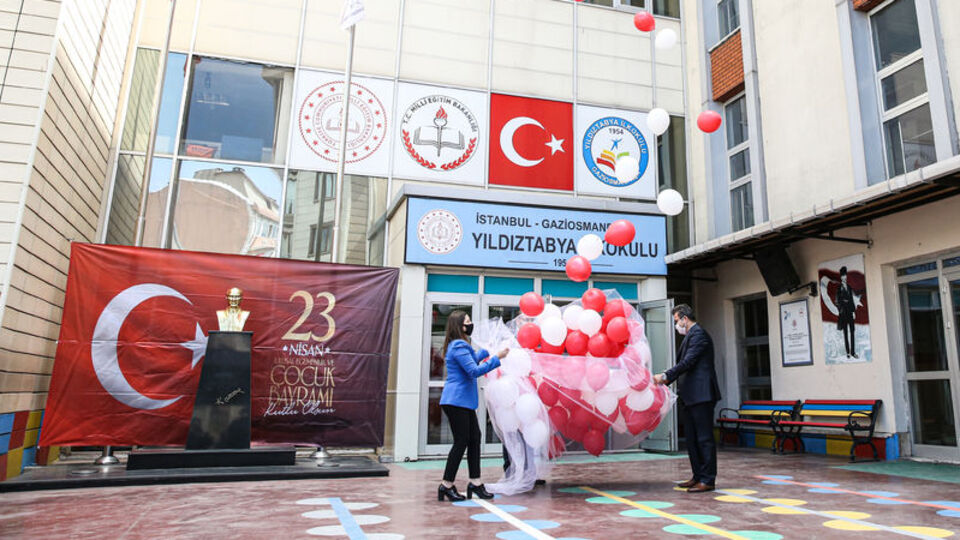 İstanbul'daki 100 okulda balonlu kutlama
