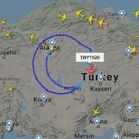 Gökyüzüne ay-yıldız çizdi