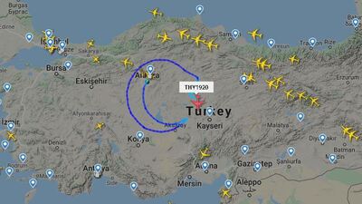 Gökyüzüne ay-yıldız çizdi