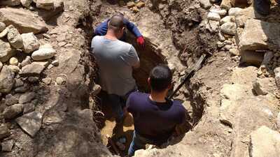 Kaçak kazı yaparken fotokapana yakalandılar!