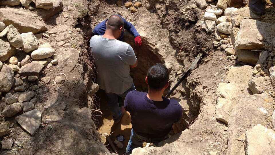 Kaçak kazı yaparken fotokapana yakalandılar!