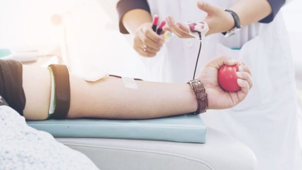 Kan vermek orucu bozar mı?