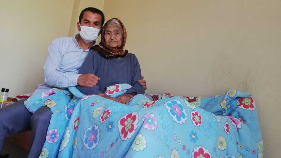 Yaş: 93! İki anjiyo ve astım-bronşit! "Annemden ümidimi kesmiştim!"