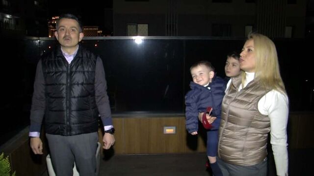 Bakan Pakdemirli, 23 Nisan coşkusuna evinin balkonundan katıldı
