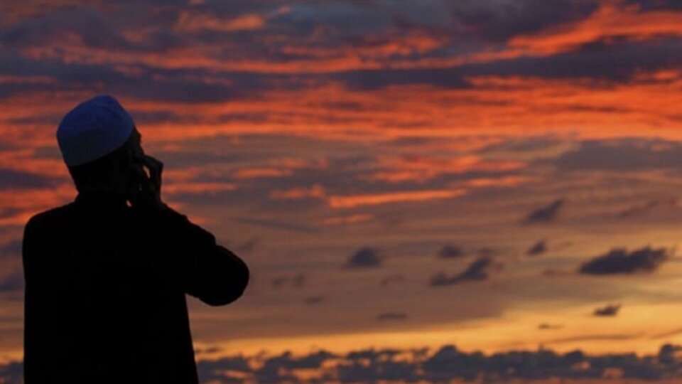 Ezan okunurken su içilir mi?