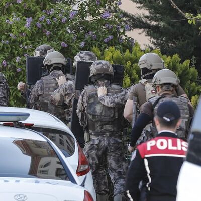 Eşi evi terk edince çocuklar rehin aldı