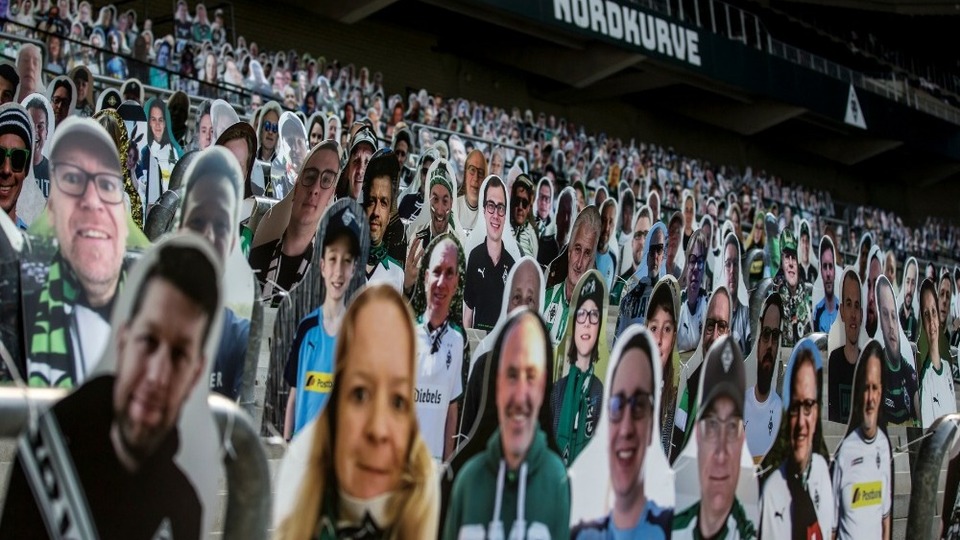 Karton taraftara yoğun ilgi!