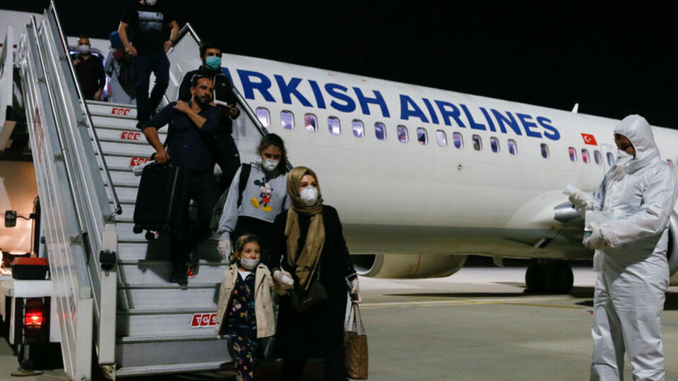 Yurt dışındaki Türklerin tahliyesi sürüyor