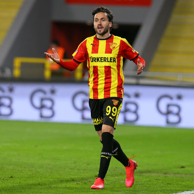 Napoleoni Göztepe'de kalmak istiyor