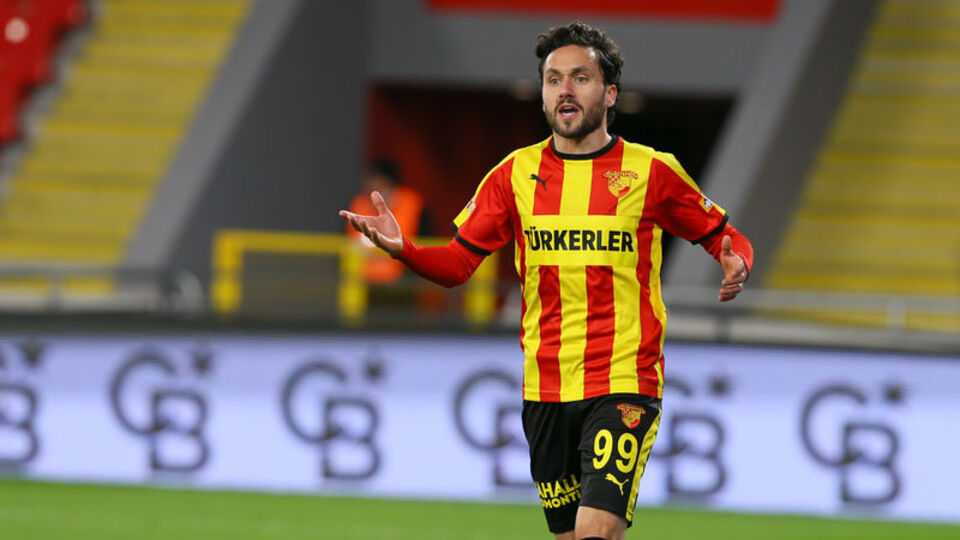 Napoleoni Göztepe'de kalmak istiyor