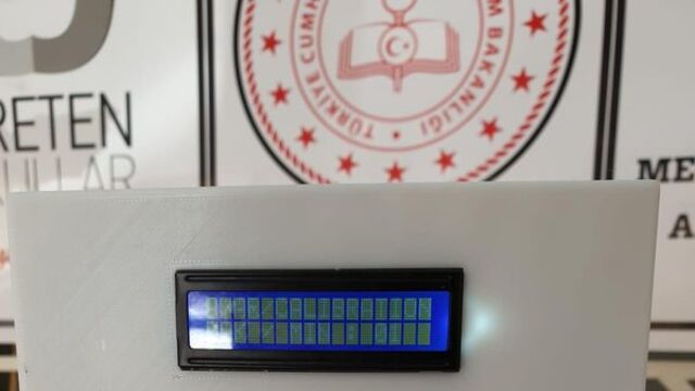 Meslek lisesi öğretmenleri, hava dezenfekte cihazı ve temassız termometre üretti