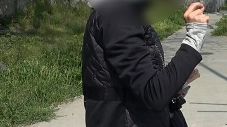 Sahilde yürüyüş yapan kadından şaşırtan sözler!