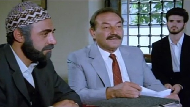 Yapımcısına sinema aldırdı