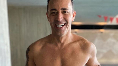 Mustafa'dan vücut şov