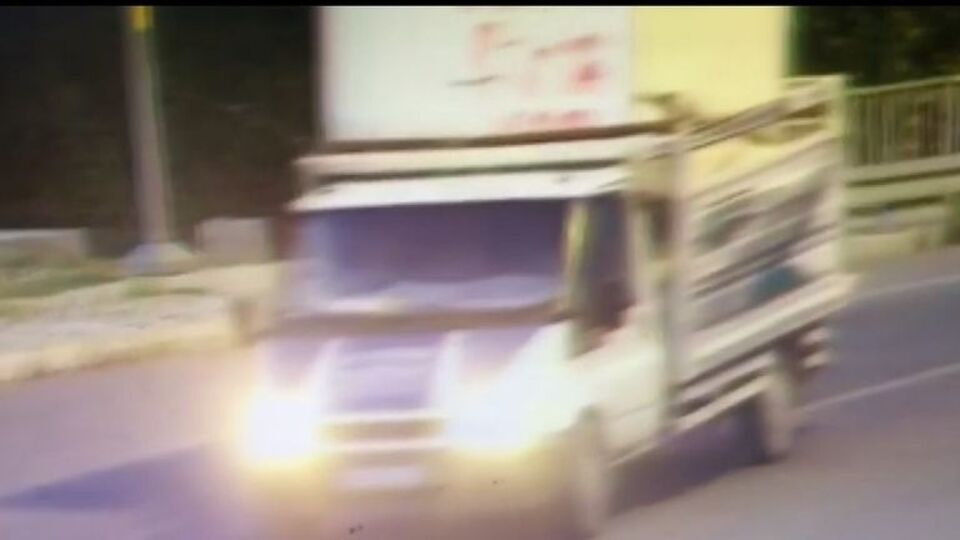 Kısıtlamada kamyonetle çaldılar