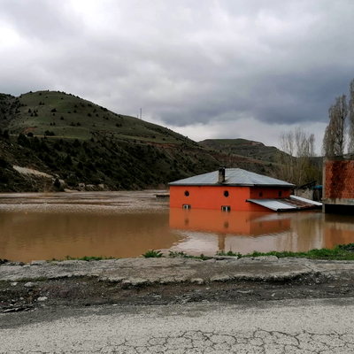 Karakurt barajında mezarlık ve tapu tartışması