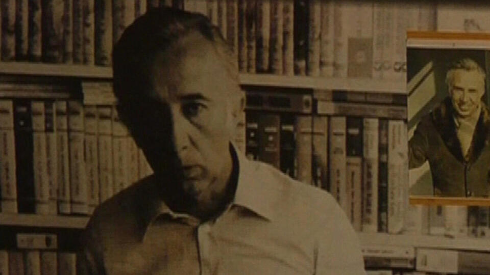 Yazılarıyla eşi görevden alındı