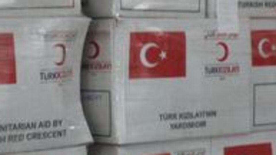 Kızılay'dan Pakistan'a yardım
