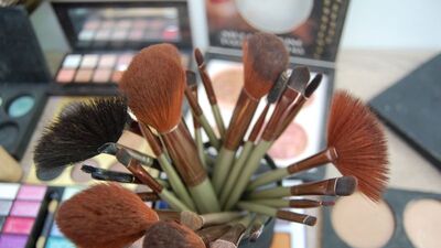 Makyaj orucu bozar mı?