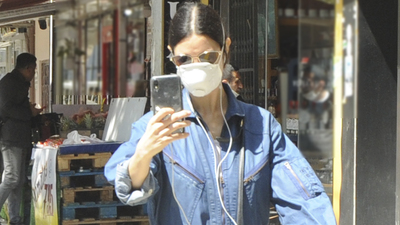 Hem yürüdü, hem konuştu