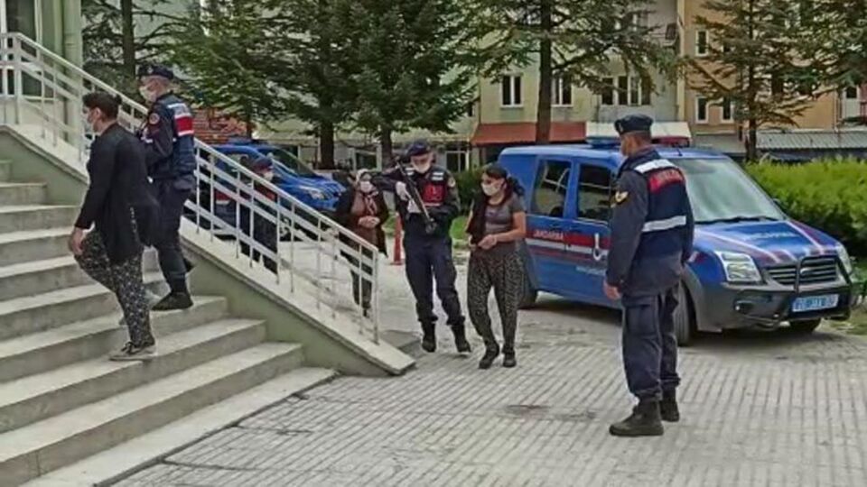 1'i hamile 3'ü kadın hırsız aileyi JASAT yakaladı!