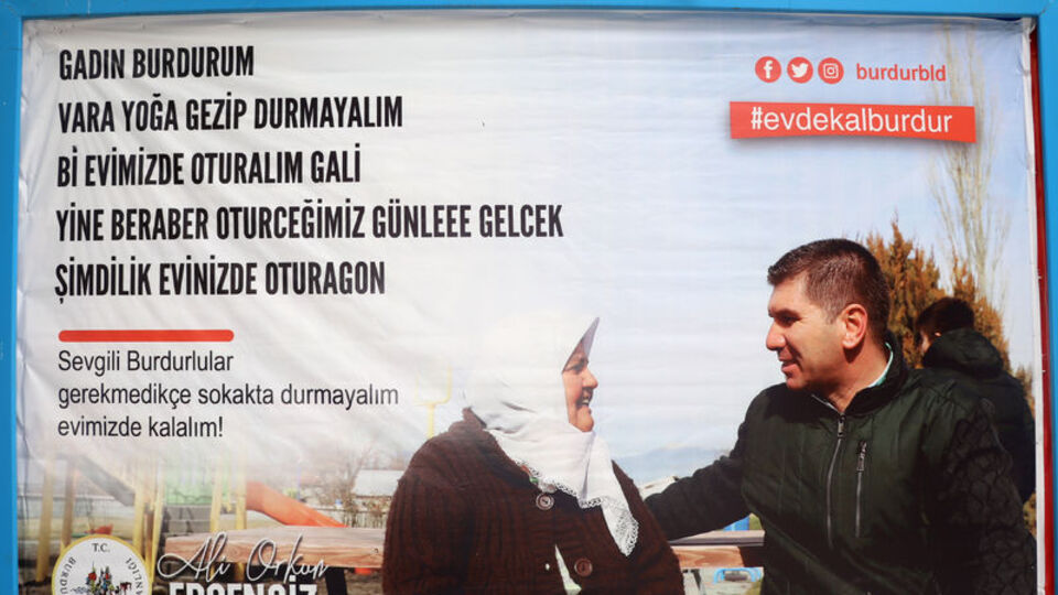 'Şimdilik evlerinizde oturagon'